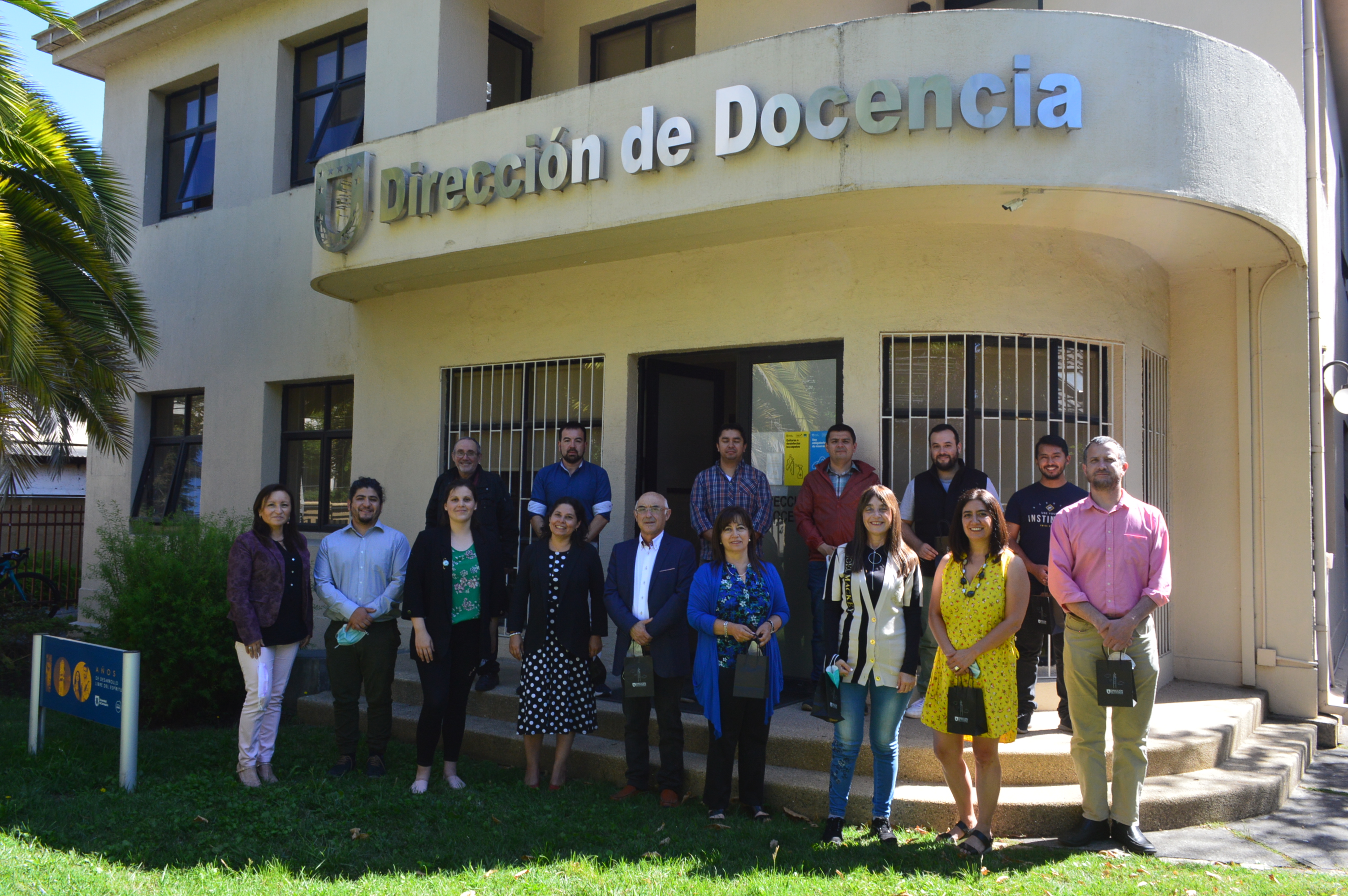 Dirección de Docencia realizó jornada de reconocimiento a académicos y académicas con proyectos adjudicados en fondo Internacionaliza.doc